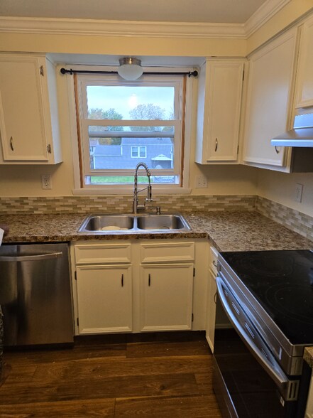 Building Photo - 207 Old Cove Rd