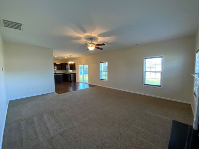 Building Photo - 4 BR 2.5 BA Carolina Plantations