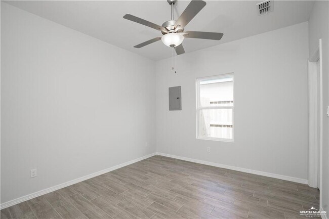 Building Photo - 33 Puffin Ave