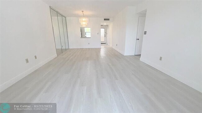 Building Photo - 2900 NW 42nd Ave