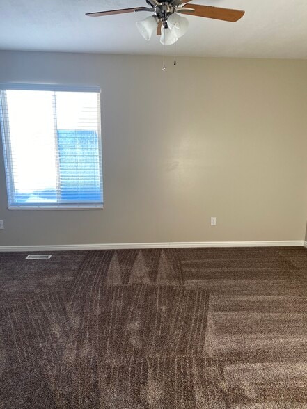 Master bedroom - 556 Pheasant Ridge Dr