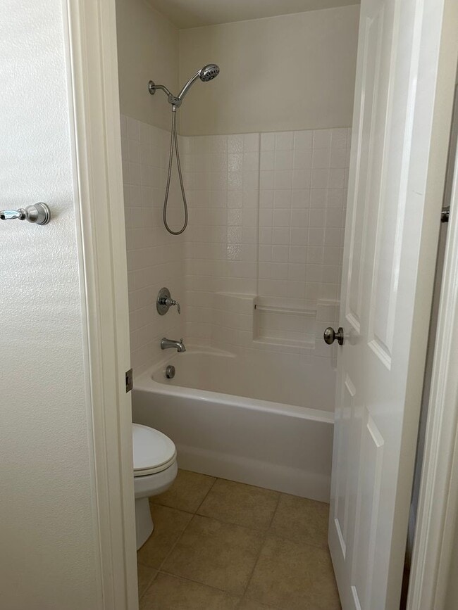 Building Photo - 3 bed  + Loft / 3.5 bath in Placentia, Ora...
