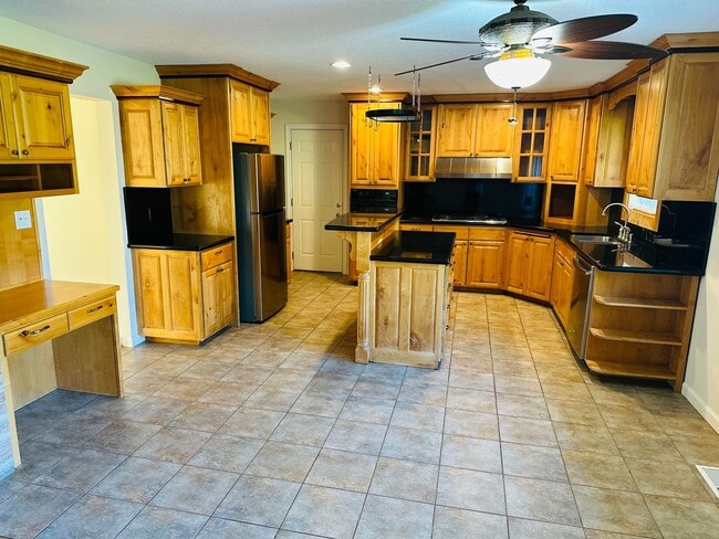 Building Photo - Vintage Remodel