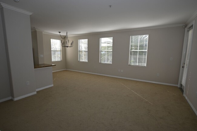 Building Photo - Irvine Watermarke Top Floor Condo 3 BD 2 B...