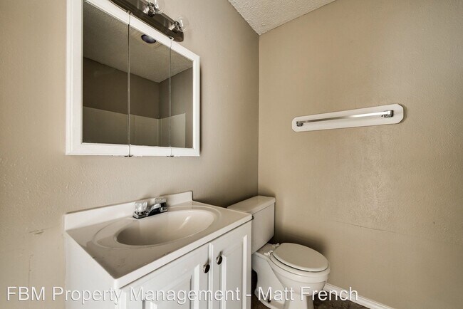 Building Photo - 1001 NE 3rd St