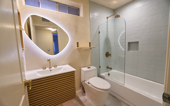 Guest bath - 12060 Hoffman St
