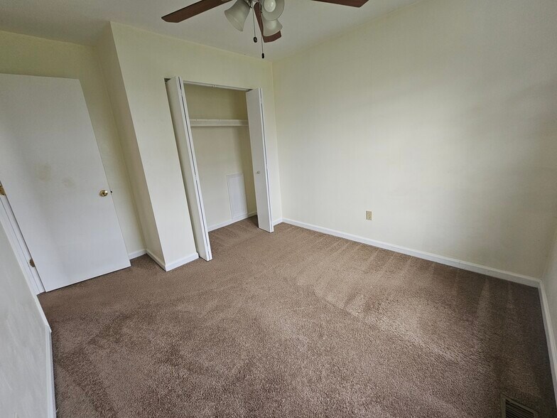 Building Photo - 1413 Jennifer Dr