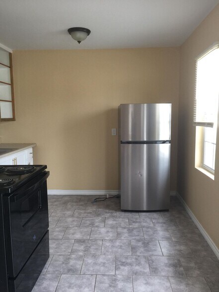 Building Photo - 12 Pine Creek Cir