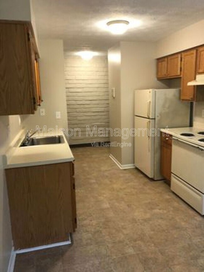 Building Photo - 17 Stenwick Dr