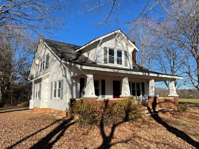 Building Photo - 4-5 bedroom home in Franklinville