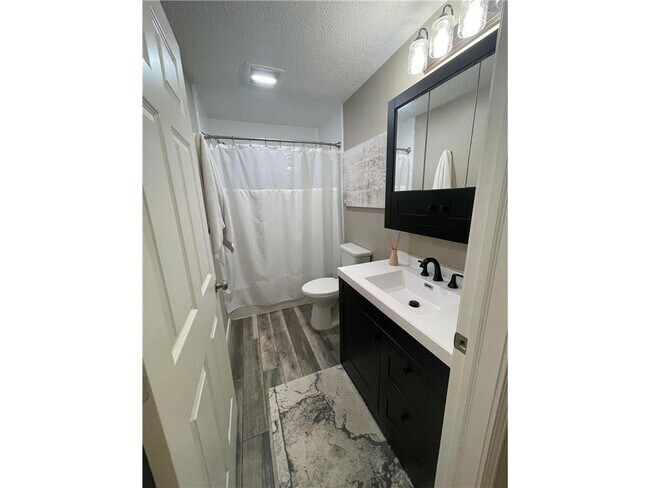 Building Photo - 907 Coulee Rd