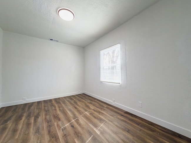 Building Photo - 612 Atwood Ave