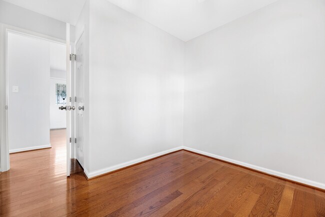 Building Photo - 6112 The Parkway