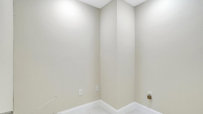 Building Photo - 1412 NE 53rd Ct