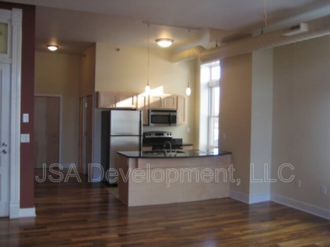 Building Photo - 217-219 W 4th St