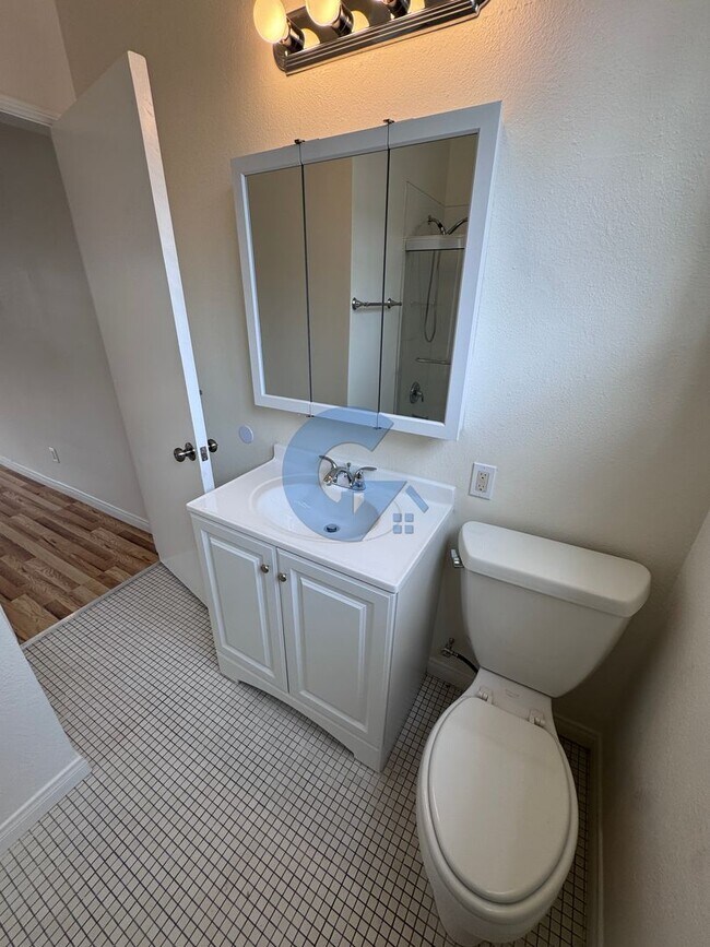 Building Photo - Newly renovated 3 Bed/2.5 Bath Home in Pacific Beach for rent!
