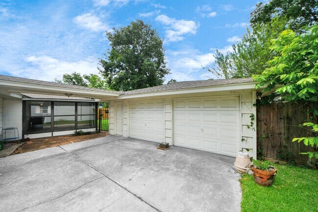 Building Photo - 5715 Braesvalley Dr