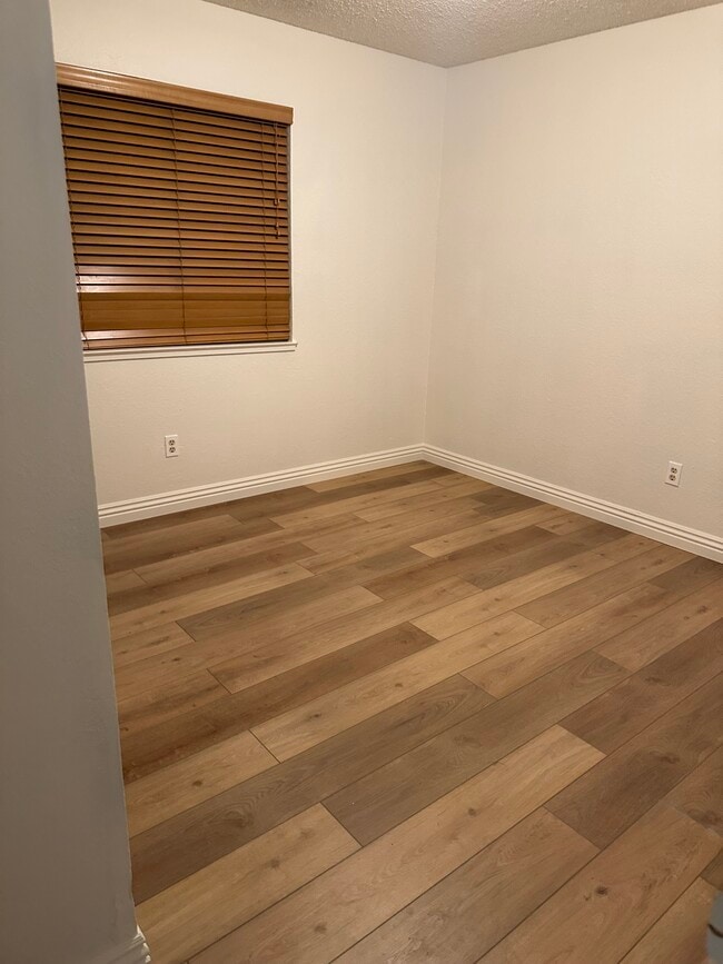 Building Photo - 1893 Cherokee Dr