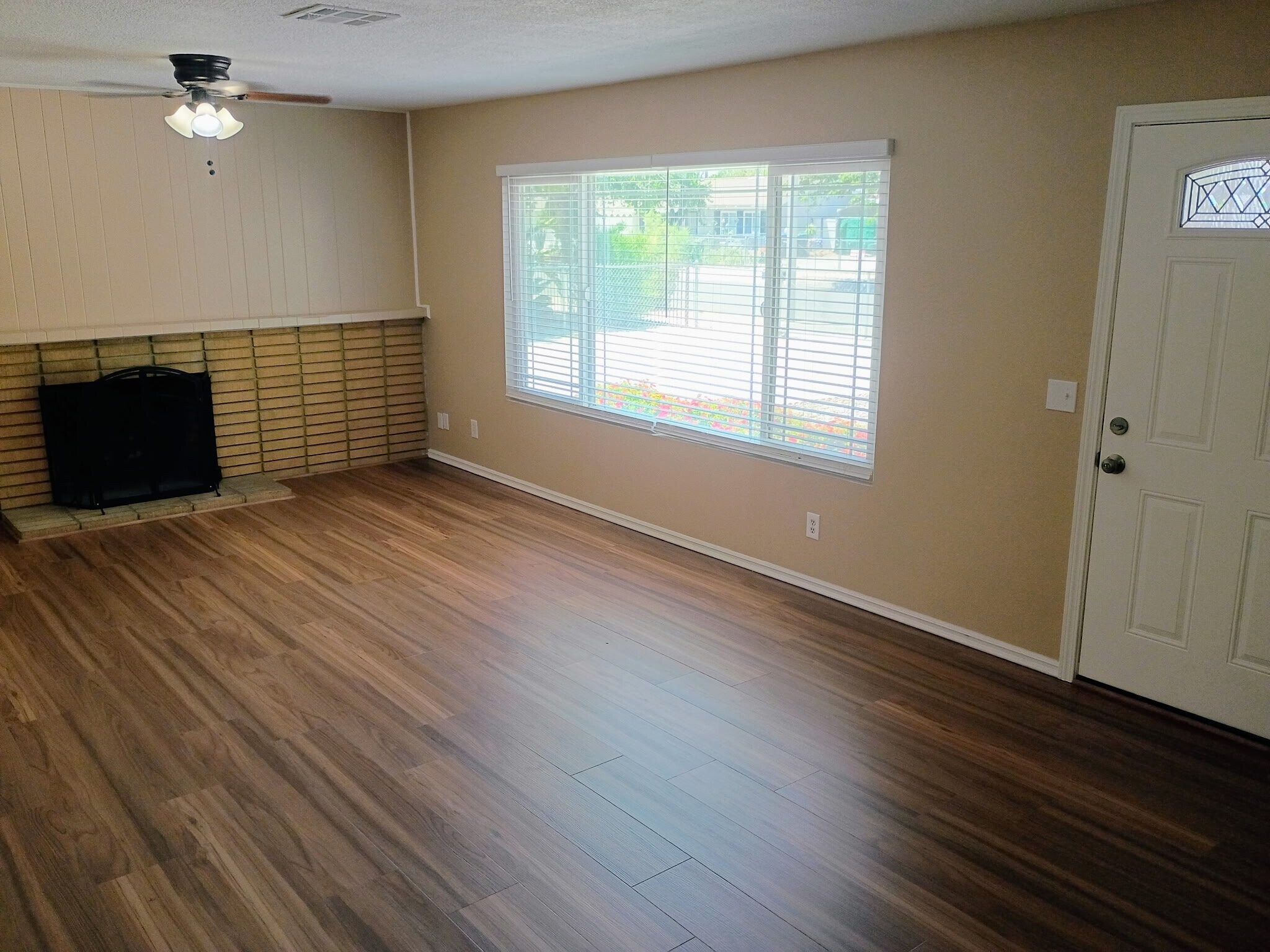 Building Photo - 41315 Sequoia Ln