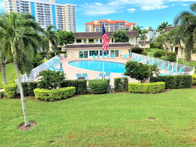 Primary Photo - ANNUAL - Beachy 2 bed 1 bath condo near th...
