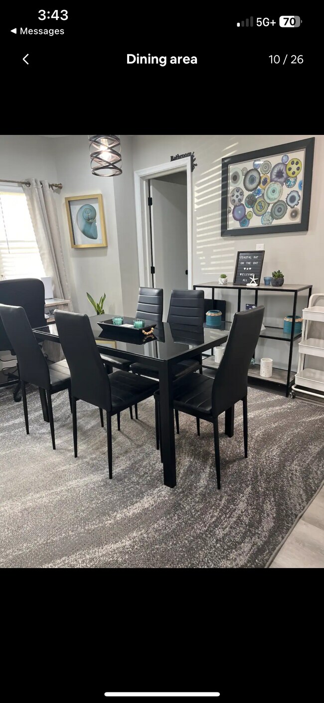 Building Photo - 5 Central St