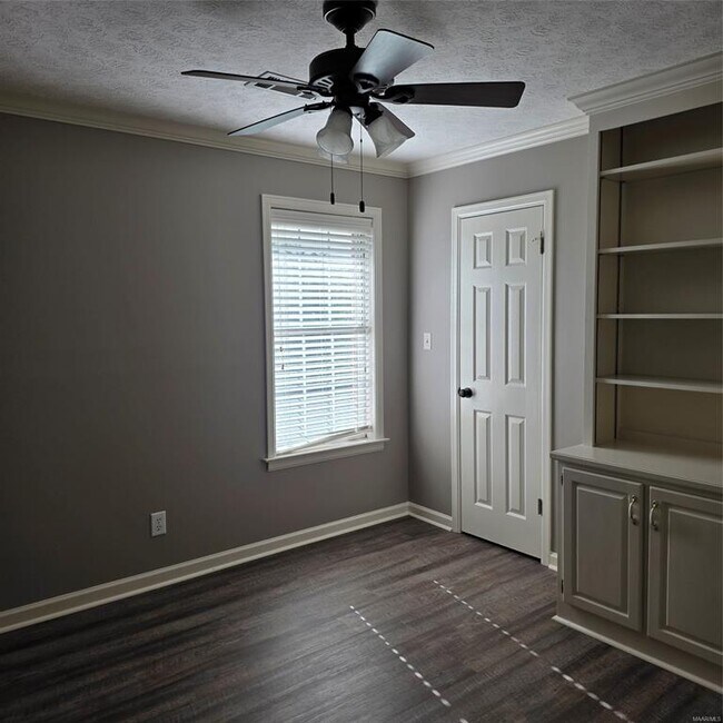 Building Photo - 1736 Twelve Oaks Ln