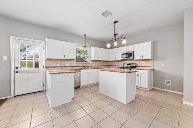 Building Photo - 9823 Lynette Falls Dr