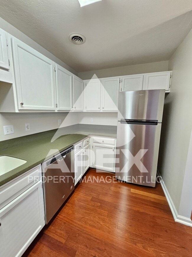 Building Photo - Stunning 2 Bd-2 Ba Condo with 1-Car garage...
