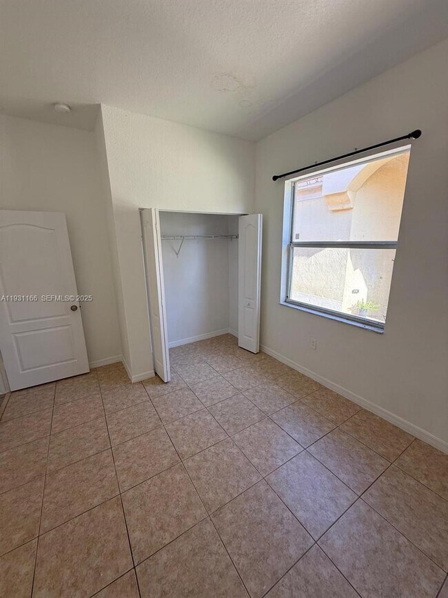 Building Photo - 2221 NE 37th Terrace