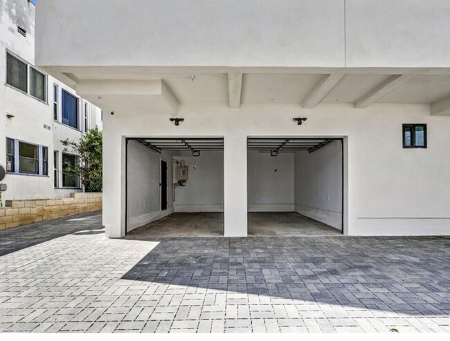 Building Photo - 4643 1/2 W. 18th