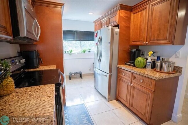 Building Photo - 8421 Lagos De Campo Blvd