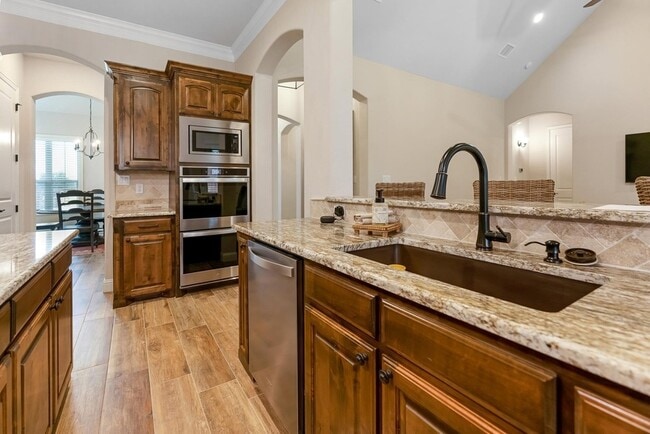 Building Photo - 1300 Highland Park Cir