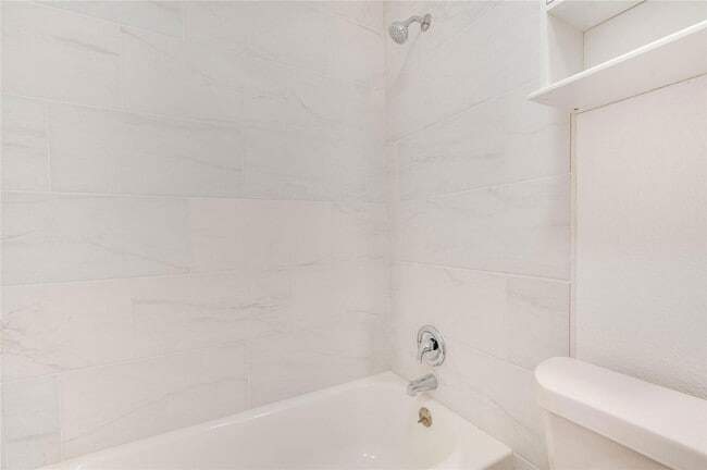 Building Photo - 706 Scenic Dr