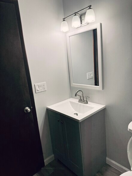 Building Photo - 268 Robert Dr