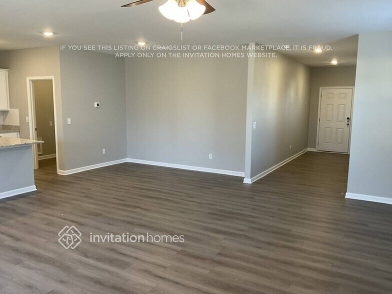 Building Photo - 528 Almere Dr