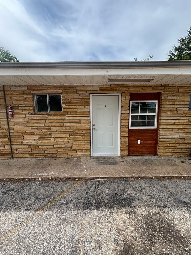 Building Photo - Highland Grove