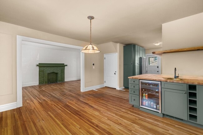 Building Photo - Gardener's Dream! 3-Bedroom, 1.5-Bath Home, Steps away from Tower Grove Park