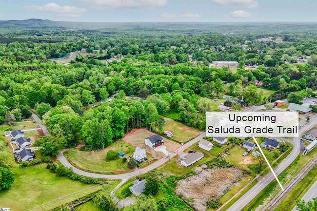 Building Photo - 610 N Shamrock Ave