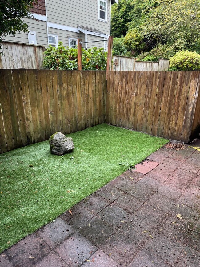 Building Photo - 1bd/1ba Seattle Home