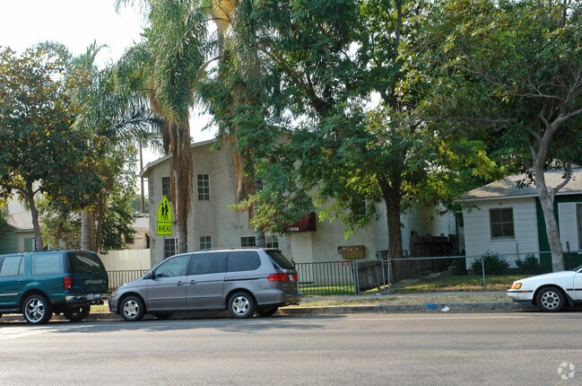 Building Photo - Estar De Fiesta