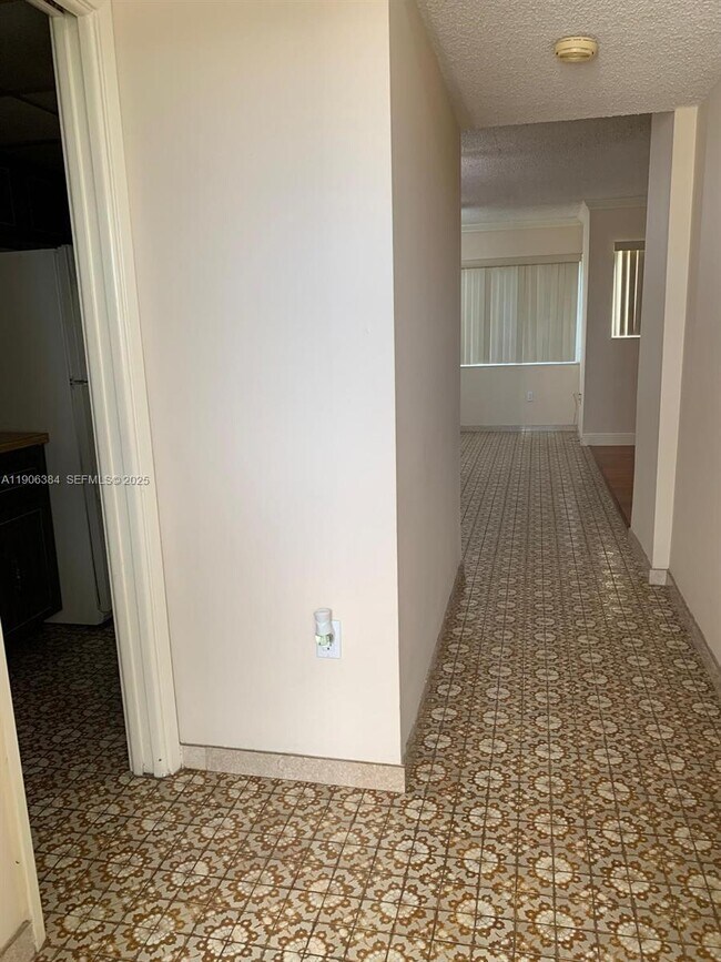 Building Photo - 2690 SW 22nd Ave