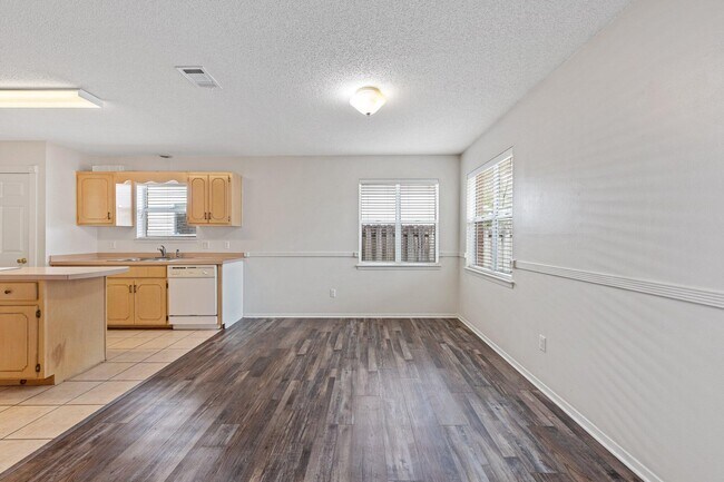 Building Photo - 1569 Meadowbrook Ct