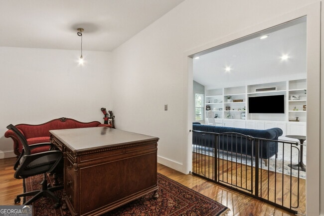 Building Photo - 208 Bishop Cir