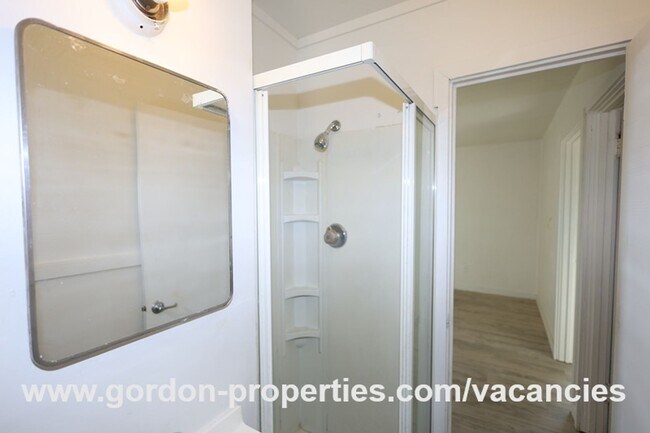 Building Photo - SE Arista Dr - Single level 1 bedroom apartment with den/office in the heart of Oak Grove