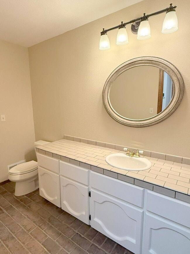 Building Photo - Sprawling ranch home located in highly des...
