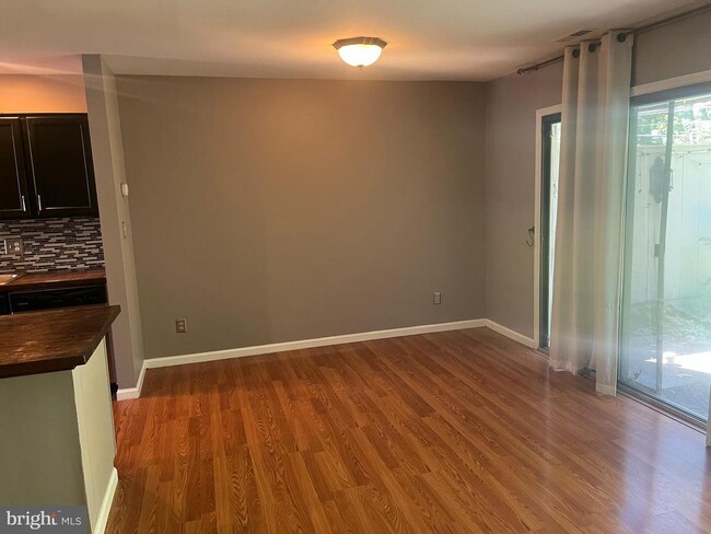 Building Photo - 12 Pine Woods Ct