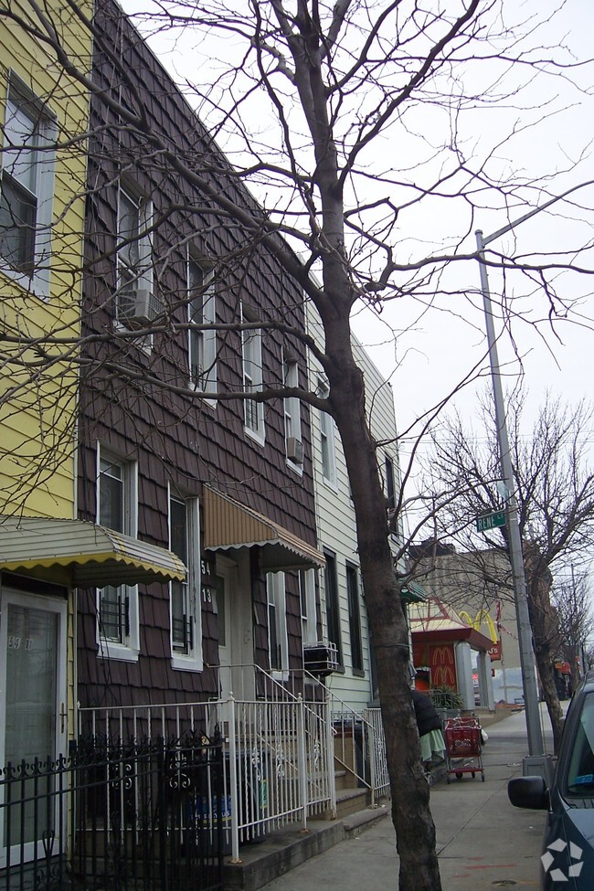 Primary Photo - 54-13 Metropolitan Ave