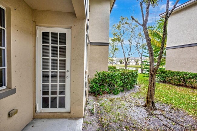 Building Photo - 1302 Lucaya Dr