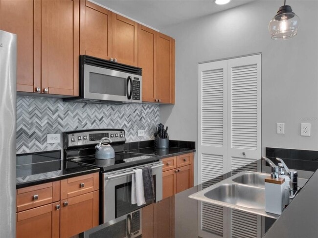 Building Photo - 525 E Jackson St