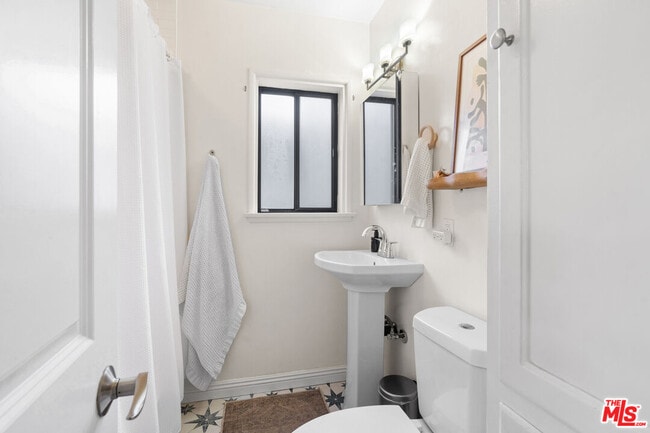 Building Photo - 3972 Keeshen Dr